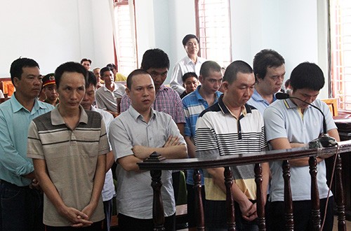 Nguyên Chánh Thanh tra giao thông Cần Thơ bị cách hết chức trong Đảng Các thanh tra giao thông Cần Thơ phải hầu tòa tại phiên xử vào tháng 7 vừa qua. Ảnh: Vnexpress.