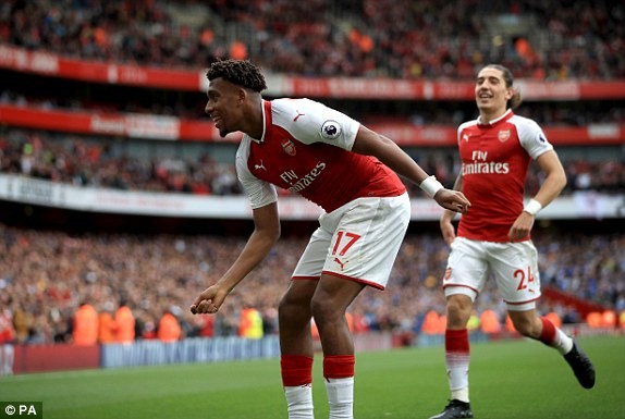 Kết quả vòng 7 Ngoại hạng Anh: Arsenal thắng dễ, áp sát tốp 4 Iwobi ghi bàn thắng nhân đôi cách biệt cho Arsenal
