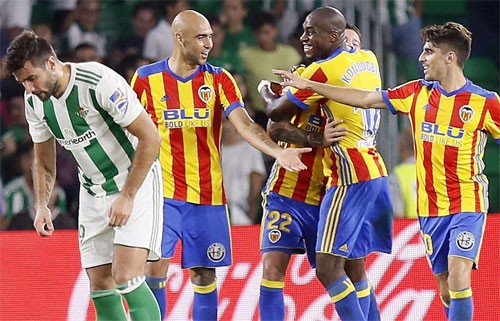 Valencia ghi sáu bàn một trận, chiếm vị trí thứ hai của Real Valencia ghi sáu bàn một trận, chiếm vị trí thứ hai của Real
