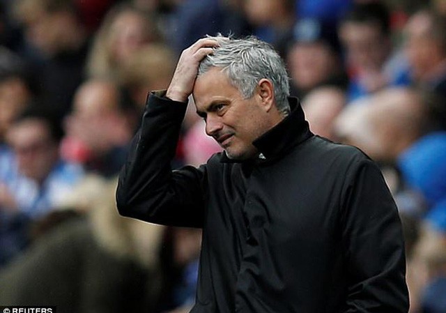 HLV Mourinho to tiếng với học trò trước đại chiến Tottenham HLV Mourinho muốn học trò thể hiện quyết tâm cao nhất trong cuộc chiến với Tottenham