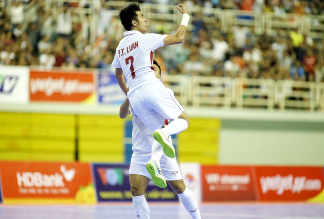 Tuyển futsal Việt Nam thắng nghẹt thở Indonesia Niềm vui chiến thắng của các cầu thủ Việt Nam.