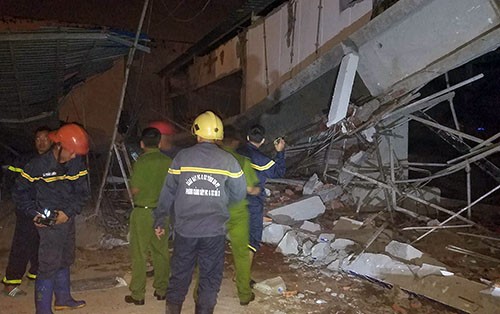 Sập công trình siêu thị ở Bà Rịa Vũng Tàu, nhiều người bị thương Cảnh sát cứu hộ được huy động đến hiện trường vụ sập.
