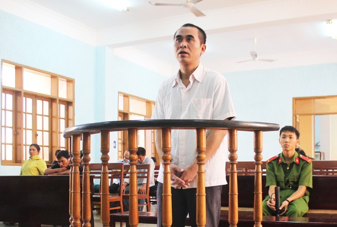 Thầy giáo tiểu học đánh chết người sau cuộc nhậu Bị cáo Ksor Chuôn trước vành móng ngựa