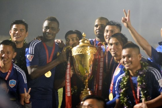 V-League 2017 qua những con số đáng nhớ Đội Quảng Nam lần đầu vô địch V-League.
