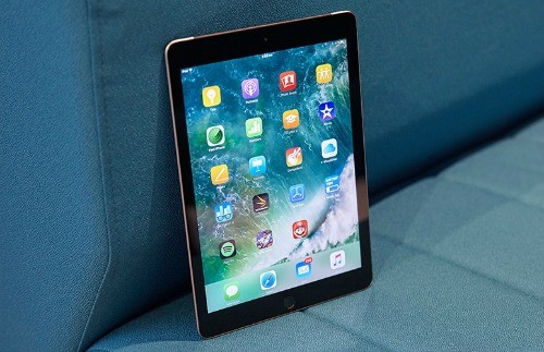 Apple sẽ ra iPad rẻ nhất lịch sử Apple có thể ra iPad 9,7 inch mới, tập trung vào phân khúc giá rẻ. Ảnh minh hoạ.