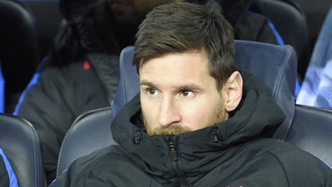 Messi ngồi dự bị hai trận liền: 'Mệt quá đôi chân này' Messi ngồi dự bị hai trận liền: 'Mệt quá đôi chân này'