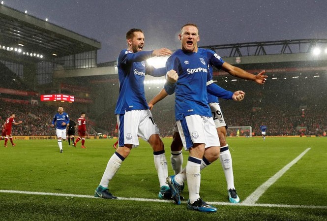 Rooney nổ súng ở derby, Everton giật điểm khỏi tay Liverpool Rooney trở thành người hùng của Everton trong trận derby Merseyside thứ 229 đêm qua