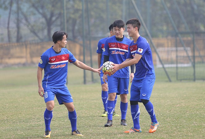 U23 Việt Nam đấu nội bộ, Công Phượng bình phục chấn thương Công Phượng không tham giả buổi đấu tập của U23 Việt Nam hôm nay.