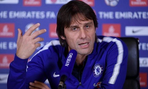 HLV Chelsea nói Mourinho là 'kẻ tiểu nhân' Conte dùng những lời lẽ sâu cay để nói về Mourinho. Ảnh: Reuters.
