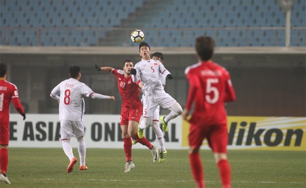 HLV Syria 'tâm phục khẩu phục' hàng thủ thép U23 Việt Nam Hàng thủ U23 Việt Nam đã chơi kiên cường. Ảnh: Vnexpress