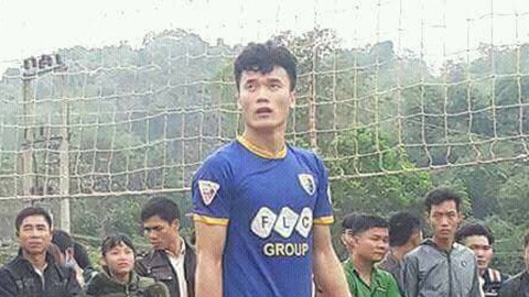 Thủ môn Tiến Dũng đấu bóng chuyền với sao điền kinh Tiến Dũng bỏ găng, xách giày ra sân chơi bóng chuyền
