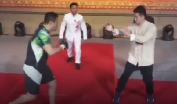 Đại sư Vịnh Xuân thua võ sĩ MMA: Bị lợi dụng hay mù quáng? Đại sư Vịnh Xuân thua võ sĩ MMA: Bị lợi dụng hay mù quáng?