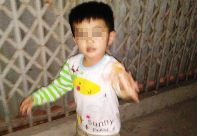 Tìm thấy bé trai 3 tuổi sau một đêm mất tích, nghi bị bắt cóc Bé trai Đ.M.Q