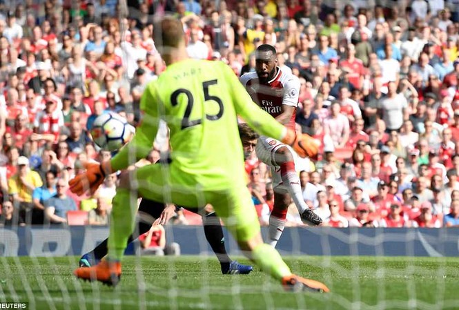 Lacazette lập cú đúp, Arsenal thắng đậm West Ham Tiền đạo Alexandre Lacazette lập cú đúp ở trận đấu với West Ham.