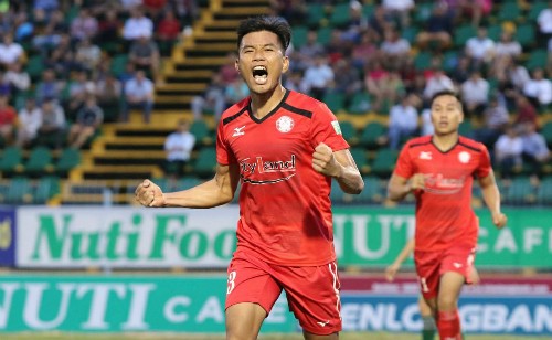 CLB TP HCM không thắng trận thứ bảy liên tiếp ở V-League Hải Anh ghi bàn vào lưới đội bóng cũ giúp TP HCM có một điểm. Ảnh: CLB TP HCM.