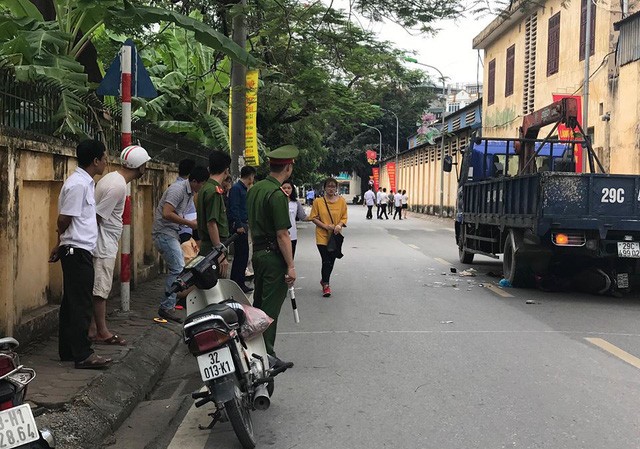 Khởi tố tài xế lùi xe khiến 3 mẹ con thai phụ tử vong ở Hà Nội Hiện trường vụ tai nạn.