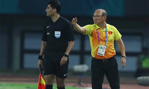 HLV Park Hang Seo: 'Dành tặng chiến thắng cho CĐV Việt Nam' "Tôi rất cảm ơn sự nỗ lực của các cầu thủ. Chiến thắng này tôi xin dành cho người hâm mộ Việt Nam", HLV Park Hang Seo. Ảnh: Vnexpress