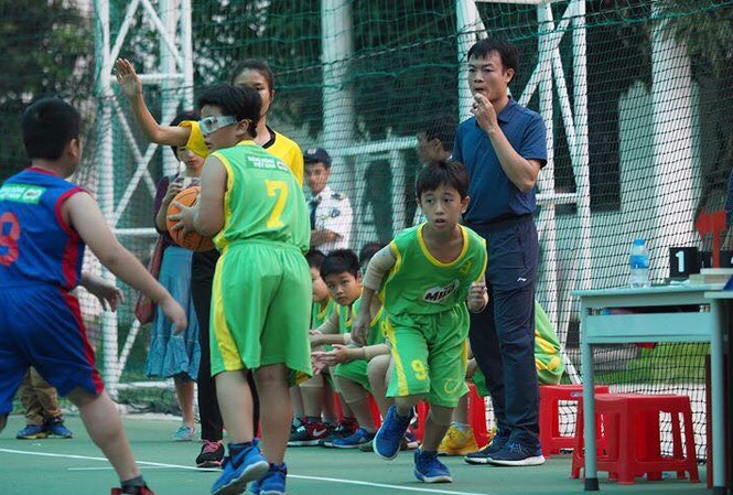 Hấp dẫn vòng chung kết Bóng rổ Học sinh tiểu học Hà Nội 2018 16 đội nam và 16 đội nữ đã xuất sắc vượt qua vòng loại để giành quyền vào chơi vòng chung kết của giải.
