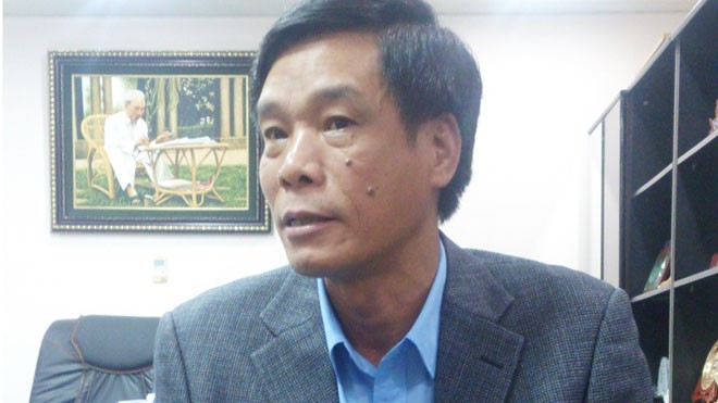 Thanh sắt 1 tạ rơi trúng người, nam thanh niên chết tức tưởi Ông Cấn Hồng Lai trả lời báo chí chiều 6/11. Ảnh: Tuấn Nguyễn