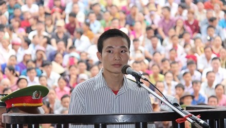 Hung thủ giết 4 người ở Yên Bái xin giảm án tử hình Bị cáo Đặng Văn Hùng tại phiên xử sơ thẩm ngày 28/10