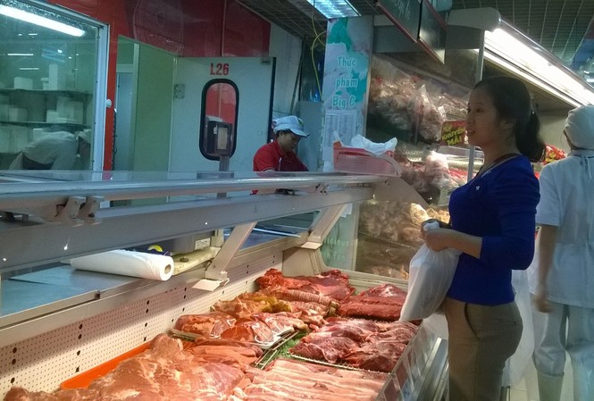 Vì sao giá lợn hơi giảm, giá thịt bán vẫn cao? Giá lợn hơi lao dốc nhưng giá thịt lợn cao do nhiều tầng trung gian