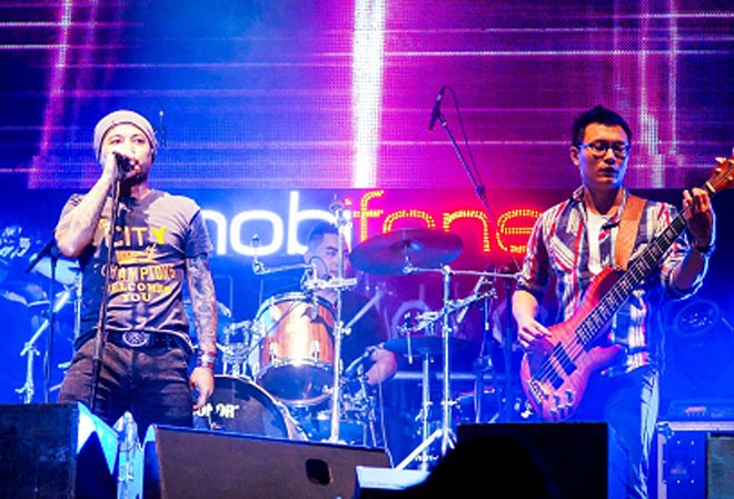 Tín đồ rock háo hức chờ đêm 'bão' MobiFone RockStorm Hà Nội Ban nhạc Bức Tường