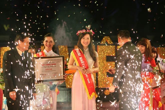 Lương Thị Thu Hà giành giải nhất Nữ sinh Việt Nam Lương Thị Thu Hà vượt qua hơn 10.000 thí sinh khác dành giải nhất thuyết phục