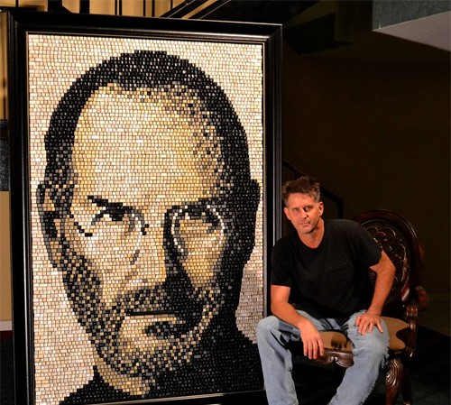 Bức tranh Steve Jobs khổng lồ ghép từ phím keyboard Bức tranh Steve Jobs khổng lồ ghép từ phím keyboard