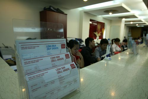 Thanh khoản cao, các chỉ số chứng khoán giảm điểm Thanh khoản cao, các chỉ số chứng khoán giảm điểm