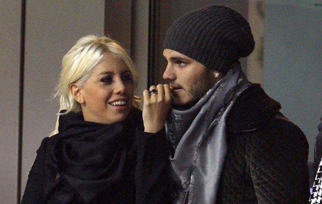 Chân dài Wanda Nara khiến nội bộ Inter Milan dậy sóng Icardi và người tình Nara.