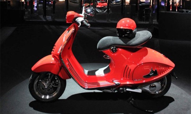 Sững sờ với siêu phẩm Vespa 946 màu đỏ 'cá hồi' Sững sờ với siêu phẩm Vespa 946 màu đỏ 'cá hồi'