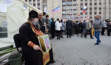 Bản tin 8H: Phe ly khai Donetsk kêu gọi tổng động viên chống Ukraine Cộng hòa Donetsk hôm nay ra lời kêu gọi tổng động viên trước chiến dịch đàn áp của chính quyền Ukraine