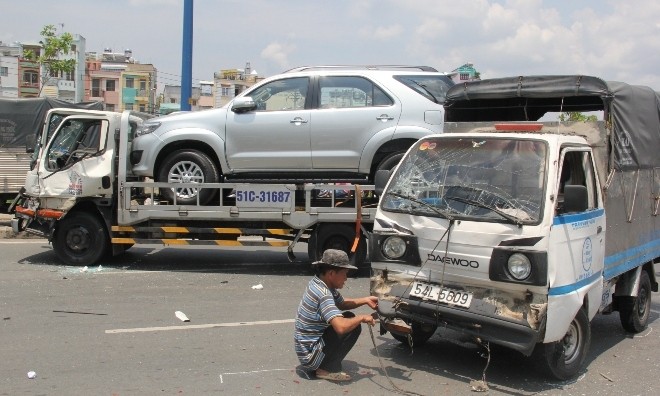 Tai nạn liên hoàn tại đại lộ Võ Văn Kiệt Tai nạn liên hoàn tại đại lộ Võ Văn Kiệt