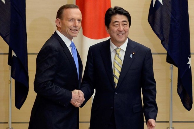 Bản tin 8H: Nhật bán vũ khí cho Úc? Thủ tướng Australia Tony Abbott tiếp đón Thủ tướng Nhật Bản Shinzo Abe (Nguồn: ABC)