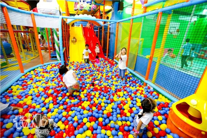 Hà Nội: Khai trương sân chơi trẻ em rộng 2000 m2 Mô hình vui chơi liên hoàn kết hợp khu nhà bóng, cầu tuột, đường ống, xích đu…