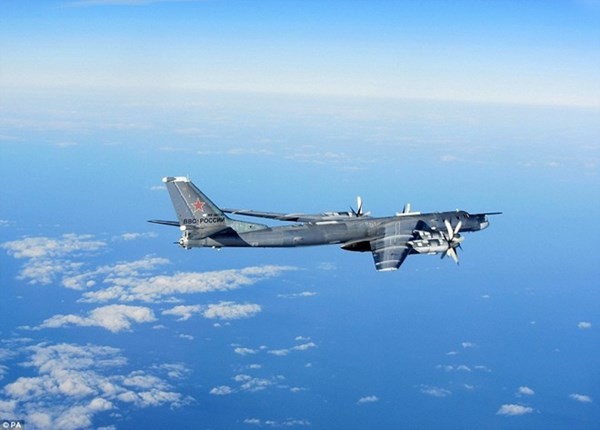 Bản tin 8H: Tiêm kích Anh lại chặn máy bay ném bom Nga Máy bay ném bom Tu-95 của Nga