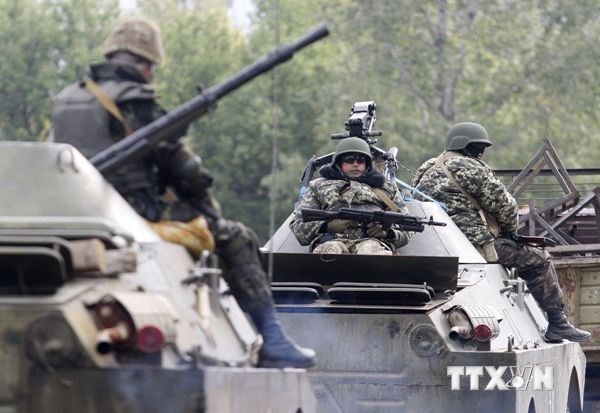 Bản tin 8H: Sợ bị tấn công, Ukraine tăng quân tại miền Đông Quân đội Ukraine được lệnh sẵn sàng tấn công vào Mariupol, Berdyansk, Kharkiv và phía Bắc Lugansk. (Ảnh: AFP/TTXVN)