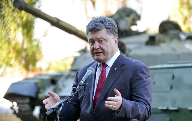 Bản tin 8H: Ukraine trưng cầu dân ý về việc gia nhập NATO Tổng thống Ukraine Petro Poroshenko (Nguồn: AP)