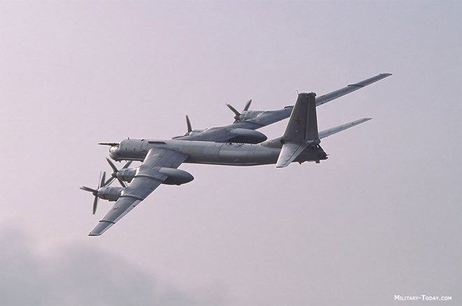 Bản tin 8H: NATO chặn phi đội máy bay Nga trên biển Baltic Máy bay ném bom chiến lược Tu-95 Bear. (Nguồn: russian-aircarft.blogspot.com)