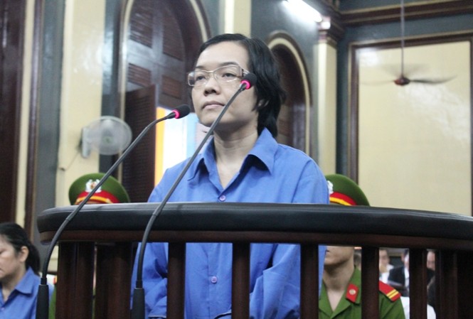 Huyền Như chấp nhận chung thân, xin lại căn nhà 43 tỷ đồng Bị cáo Huyền Như trong phiên tòa sáng nay. Ảnh Việt Văn