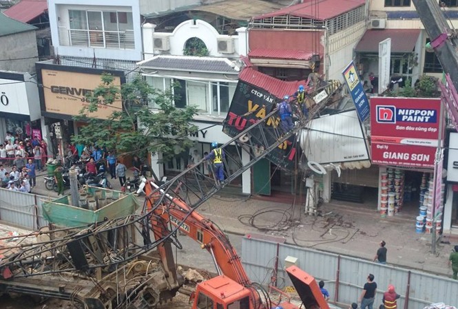 Dừng thi công, kiểm tra toàn dự án đường sắt Nhổn - Ga Hà Nội Hiện trường vụ việc gãy cần cẩu chiều 12/5. Ảnh: Thanh Hà.