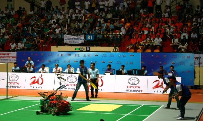 Vòng chung kết Robocon 2015: Kịch tính ngay từ đầu Vòng chung kết Robocon 2015: Kịch tính ngay từ đầu