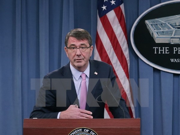 Bản tin 8H: Mỹ chê binh sĩ Iraq 'thiếu ý chí chiến đấu' Bộ trưởng Quốc phòng Mỹ Ash Carter. (Ảnh: AFP/TTXVN)