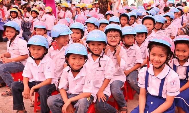 30.000 mũ bảo hiểm dành cho học sinh 30.000 mũ bảo hiểm dành cho học sinh