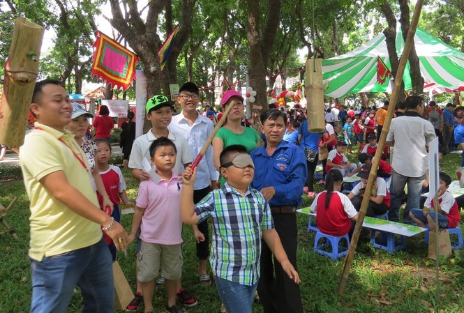 Tết sớm cho thiếu nhi nghèo Hào hứng với những trò chơi dân gian