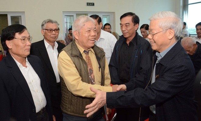 Tổng Bí thư: Phải đổi mới mạnh mẽ tư duy kinh tế, chính trị Tổng Bí thư tiếp xúc với cử tri các quận Ba Đình, Tây Hồ (Hà Nội). Ảnh: Như Ý