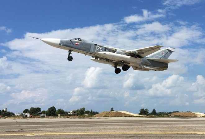Bản tin 8H: Liên minh chống IS không thể thiếu Nga Máy bay Su-24 của Nga tham gia chiến dịch không kích tại Syria. (Ảnh: Sputnik)