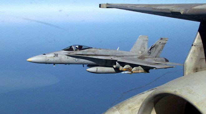Bản tin 8H: Chiến cơ Mỹ nổ tung, phi công tử nạn Máy bay ném bom F-18 Hornet của Không quân Mỹ (Nguồn: RT)