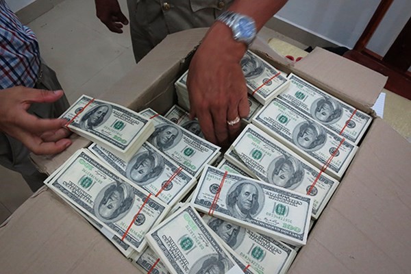 Bắt đối tượng vận chuyển gần 30 nghìn USD giả Ảnh minh họa