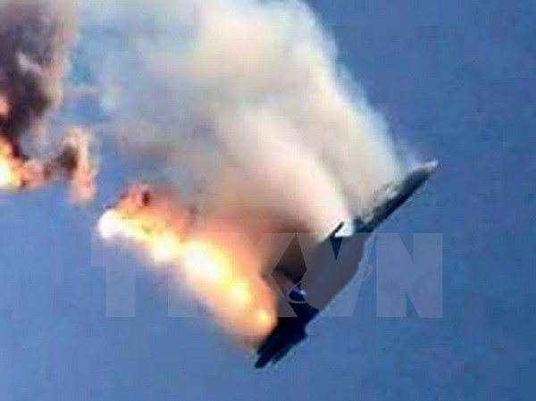 Bản tin 14H: Ám ảnh Nga-Thổ Nhĩ Kỳ sau vụ bắn rơi Su-24 Máy bay chiến đấu của Nga bốc cháy sau khi bị bắn hạ gần khu vực biên giới Thổ Nhĩ Kỳ-Syria. (Nguồn: AFP/TTXVN)